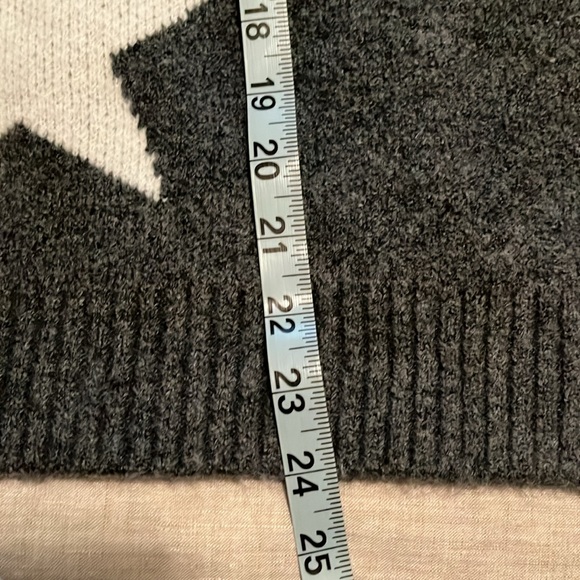 Vigoss sweater. Brand new thick and cozy - Picture 7 of 8